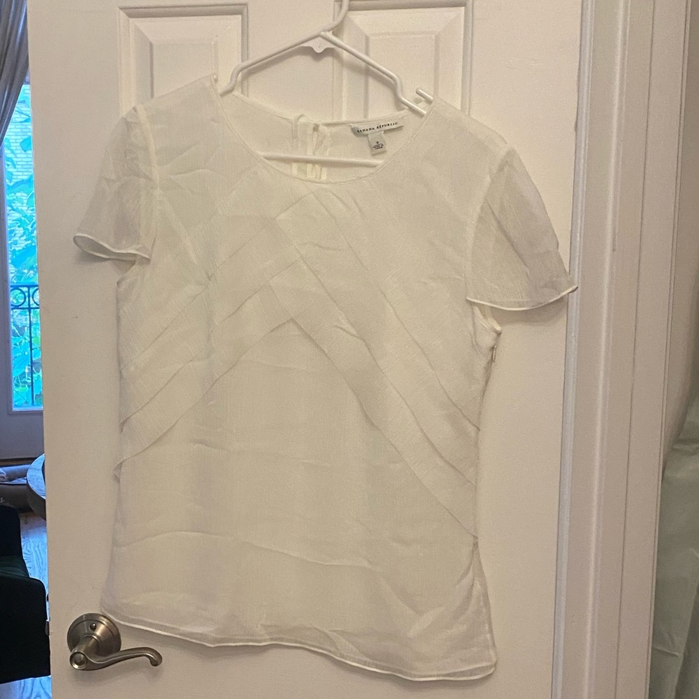 Sheer white Banana Republic blouse, like new condition. Size 8.